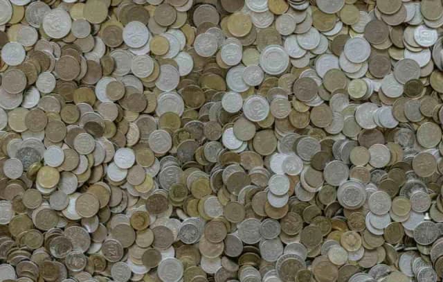 Ile zarabia pracownik do 26 roku życia? Zaskakujące różnice w wynagrodzeniu